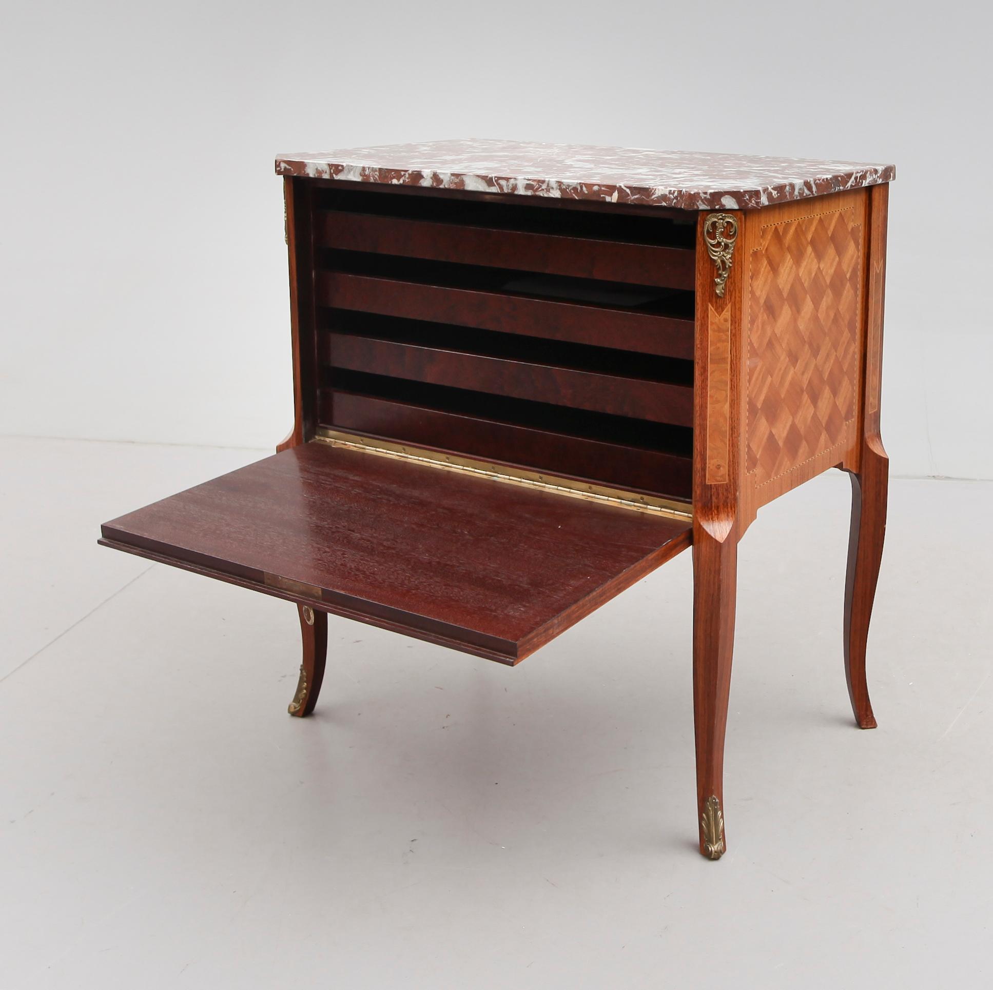 BESTICKSCHATULL, gustaviansk stil, 1900-talets andra hälft.