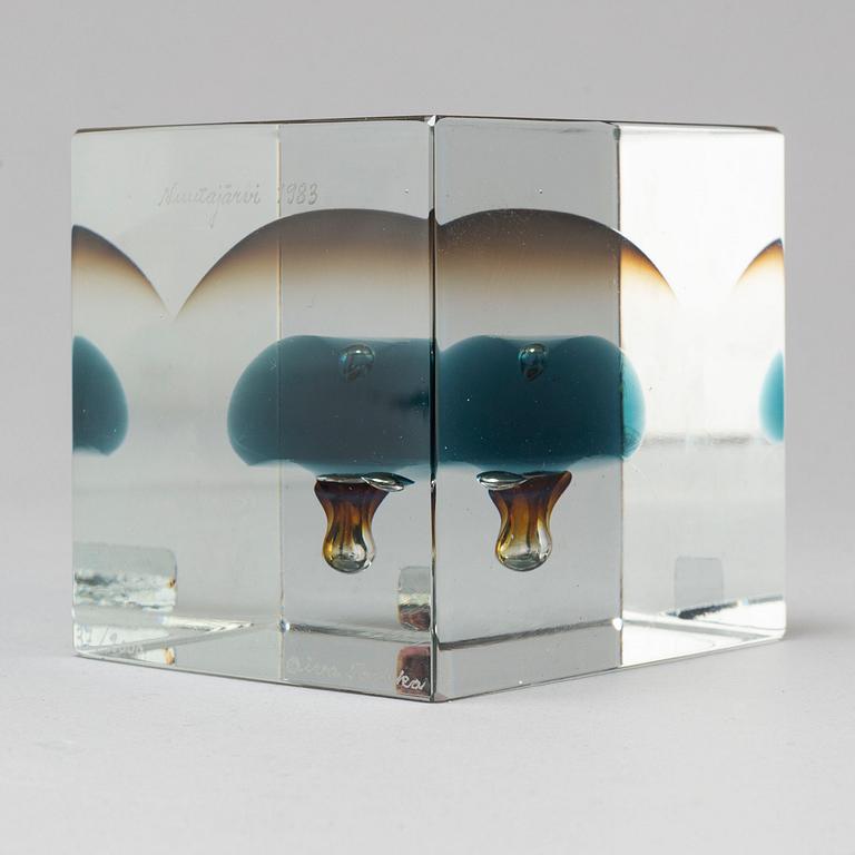 OIVA TOIKKA, An annual glass cube by Oiva Toikka, signed Oiva Toikka, Nuutajärvi 1983, numbered 37/2000.