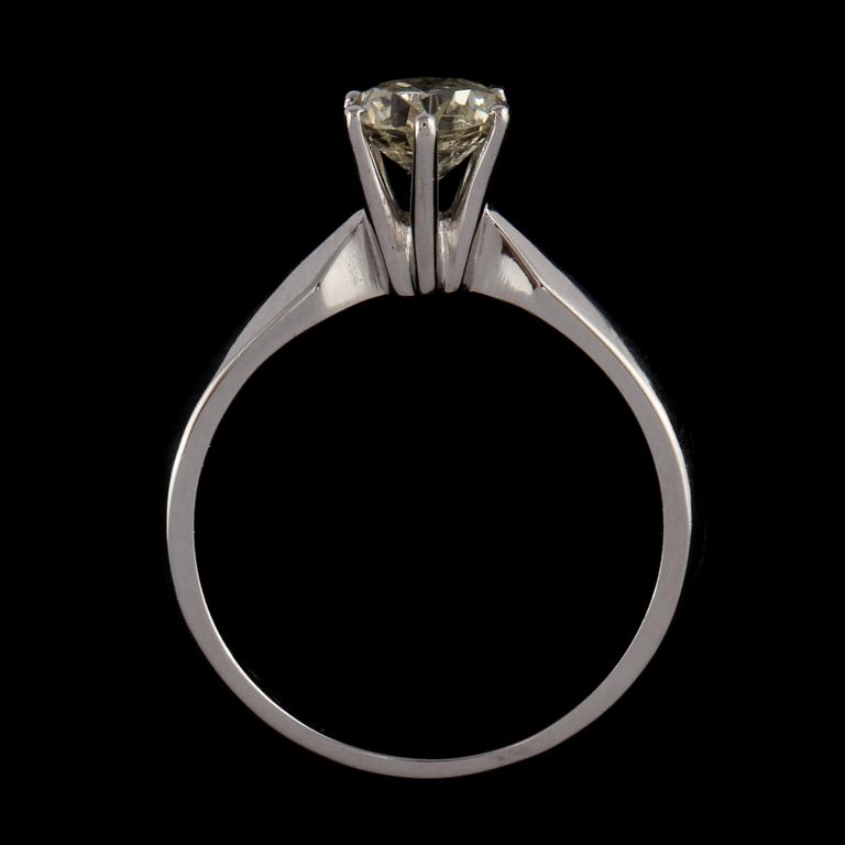 RING, 18k vitguld med briljantslipad diamant, 1.02 ct. Vikt 4 g.