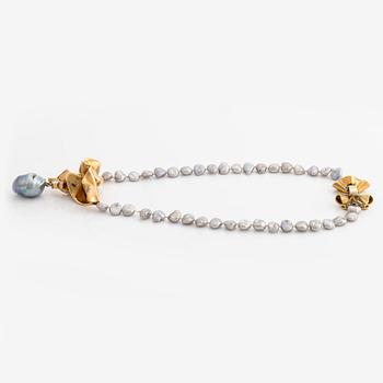 Kristian Nilsson, a necklace, 18K gold with round brilliant-cut diamonds and cultured pearls, Stockholm 1982.