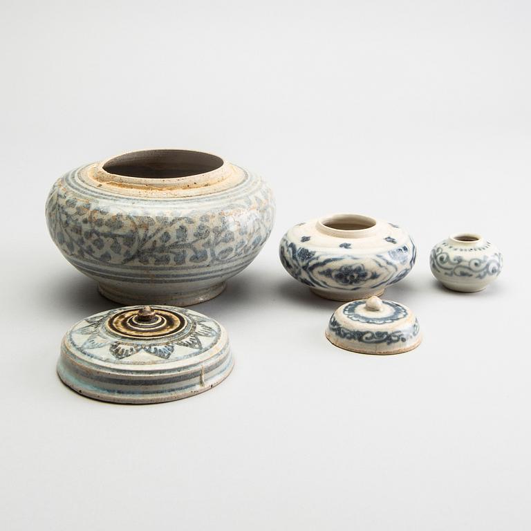 A set of three blue and white jars, Sawankhalok, Thailand, 15th/16th Century.