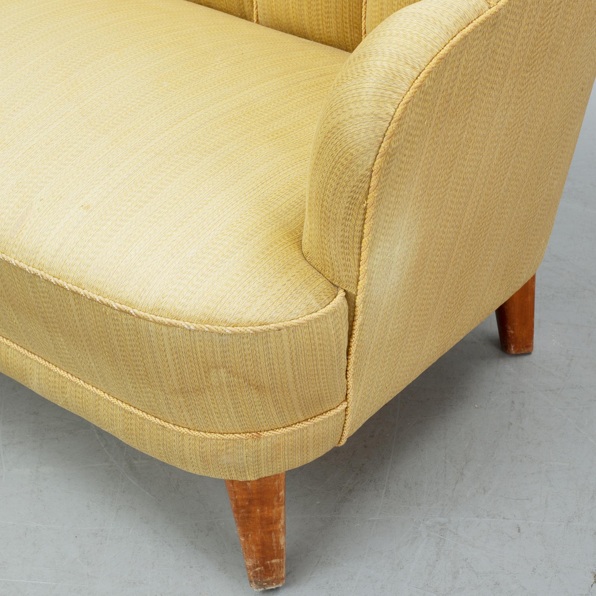 A 1930/40's sofa.