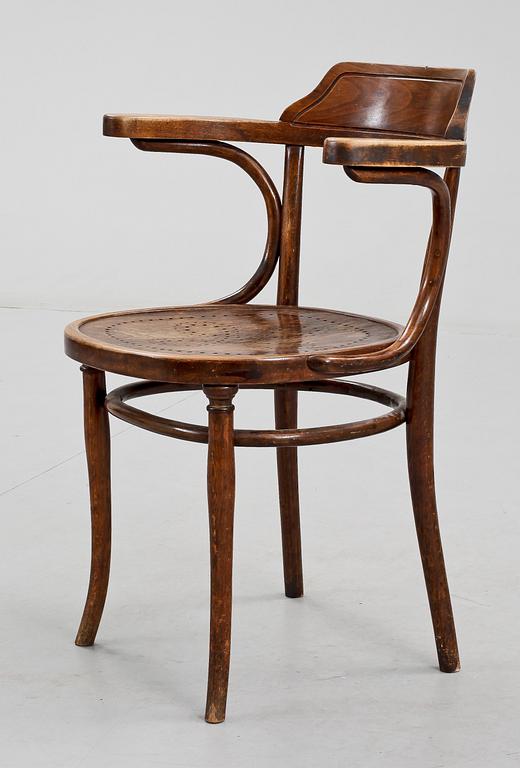 KARMSTOL, märkt THONET. 1900-talets första hälft.