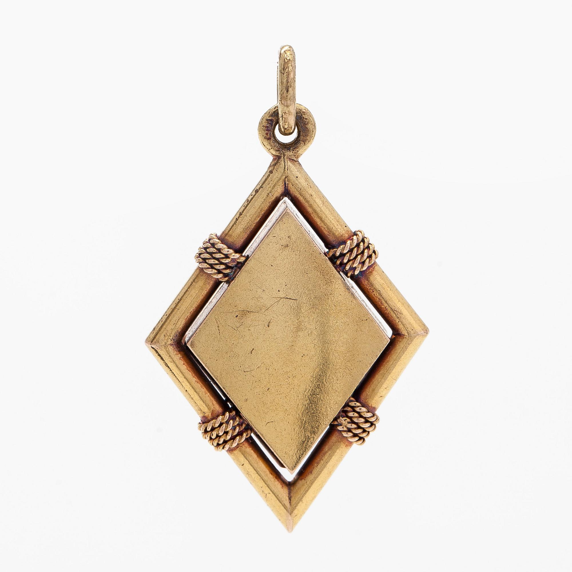 Medaljong, fasettslipad rubin, rosenslipade diamanter, 14K (56) guld, Ryssland 1908-1926.