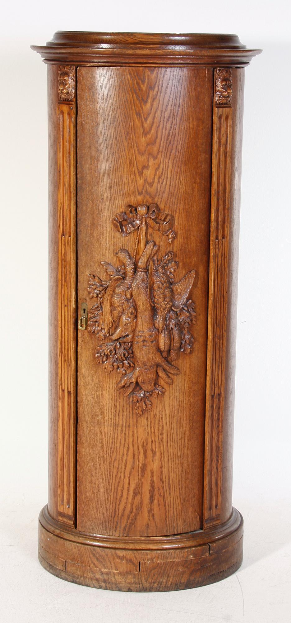 KOLONNSKÅP. 1900-talets början.