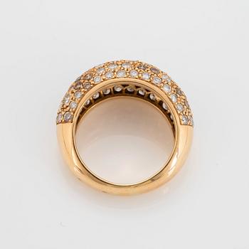 A Cartier "Sauvage" ring in 18K gold set with white and brown round brilliant-cut diamonds.