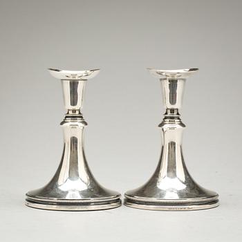 LJUSSTAKAR, ett par, silver, Erik Löfman, MGAB, Uppsala 1980.