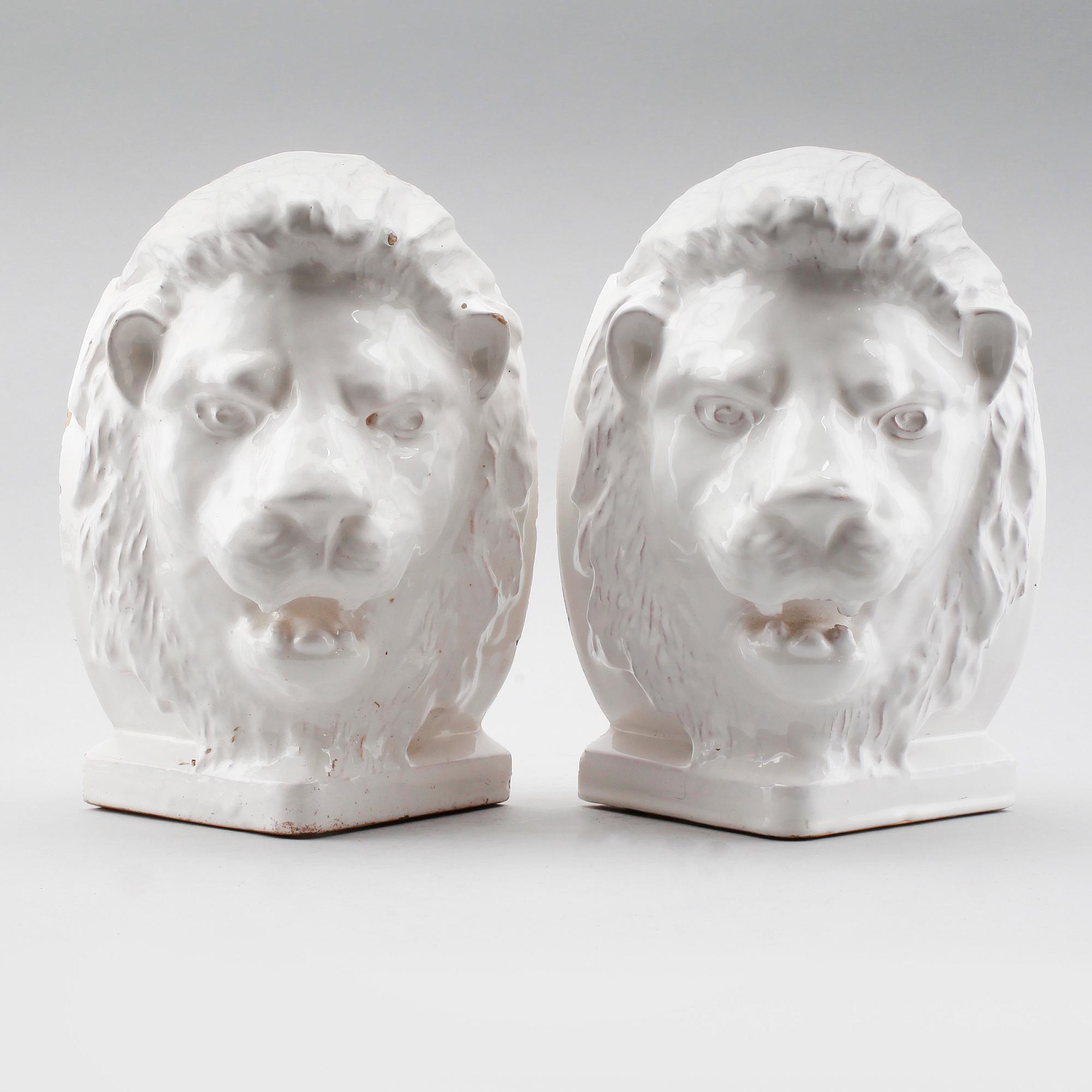 DEKORELEMENT, 2 st, till kakelugn, 1900-talets första hälft.