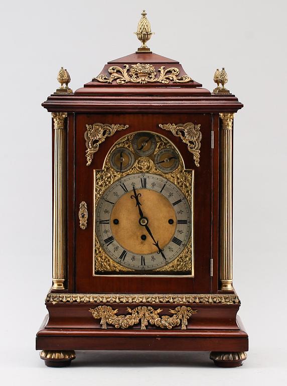 BIBLIOTEKSPENDYL, England, omkring år 1900.