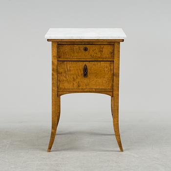 SÄNGBORD, björk, 1900-talets första hälft.