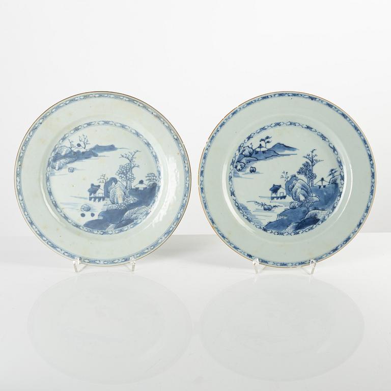 A set of four (2+2) Chinese blue and white export plates, Qing dynasty, Qianglong (1736-95).