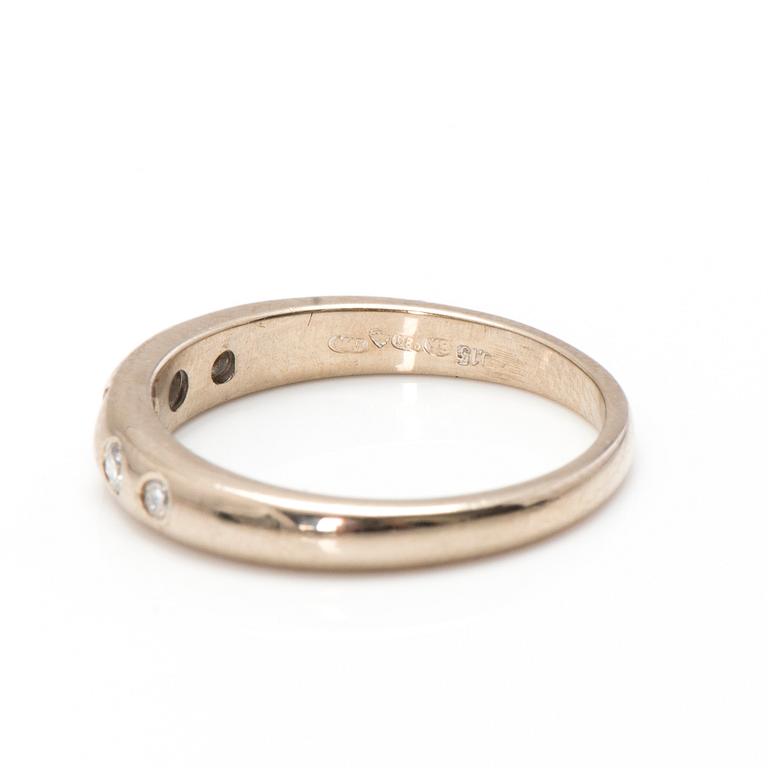 A 14K white gold ring with diamonds ca. 0.15 ct in total. Estetika Oy, Helsinki 2000.