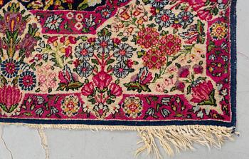 Matto, semi-antique Kerman, ca 218 x 140,5 cm.