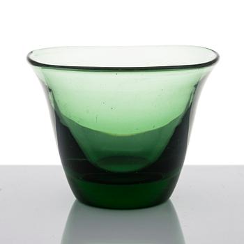 GUNNEL NYMAN, a bowl, Turned, mold-blown green glass. Model 38/1123. Riihimäen Lasi Oy, 1938.