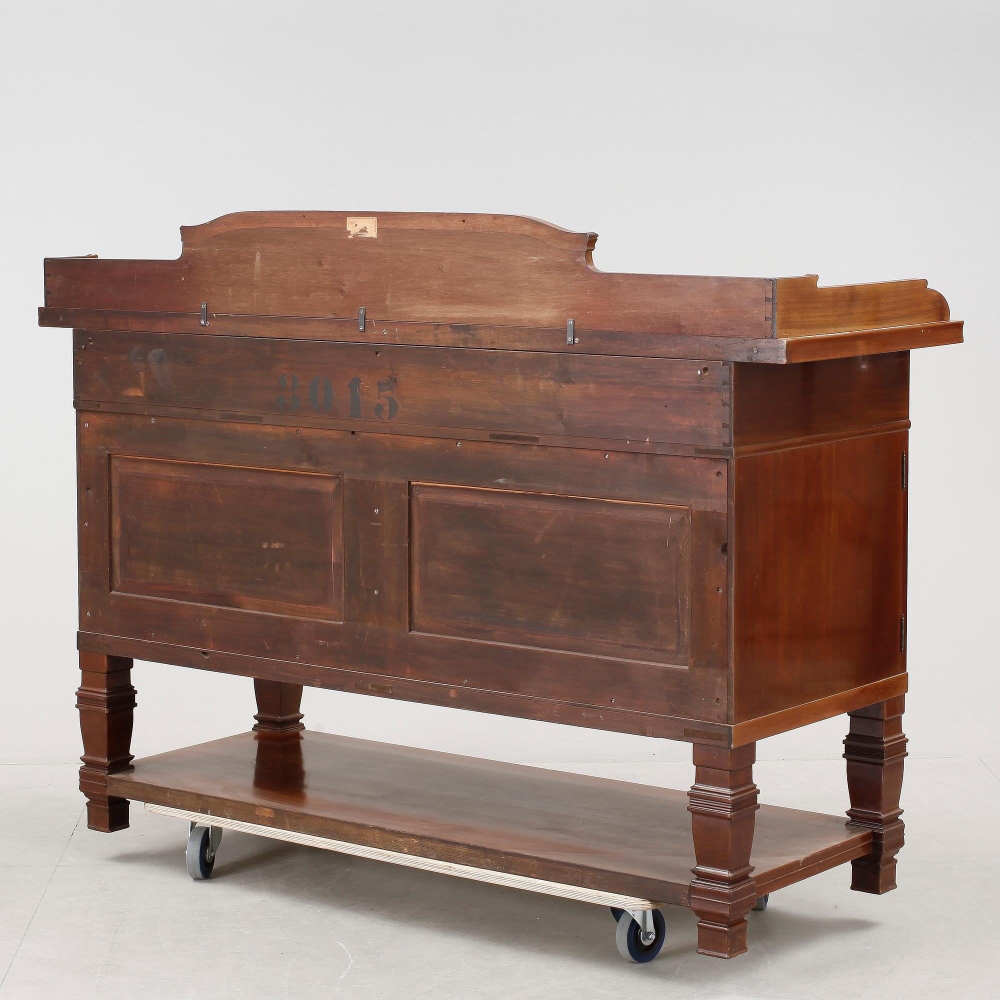 SIDEBOARD, Jugend, omkr sekelskiftet 1900.