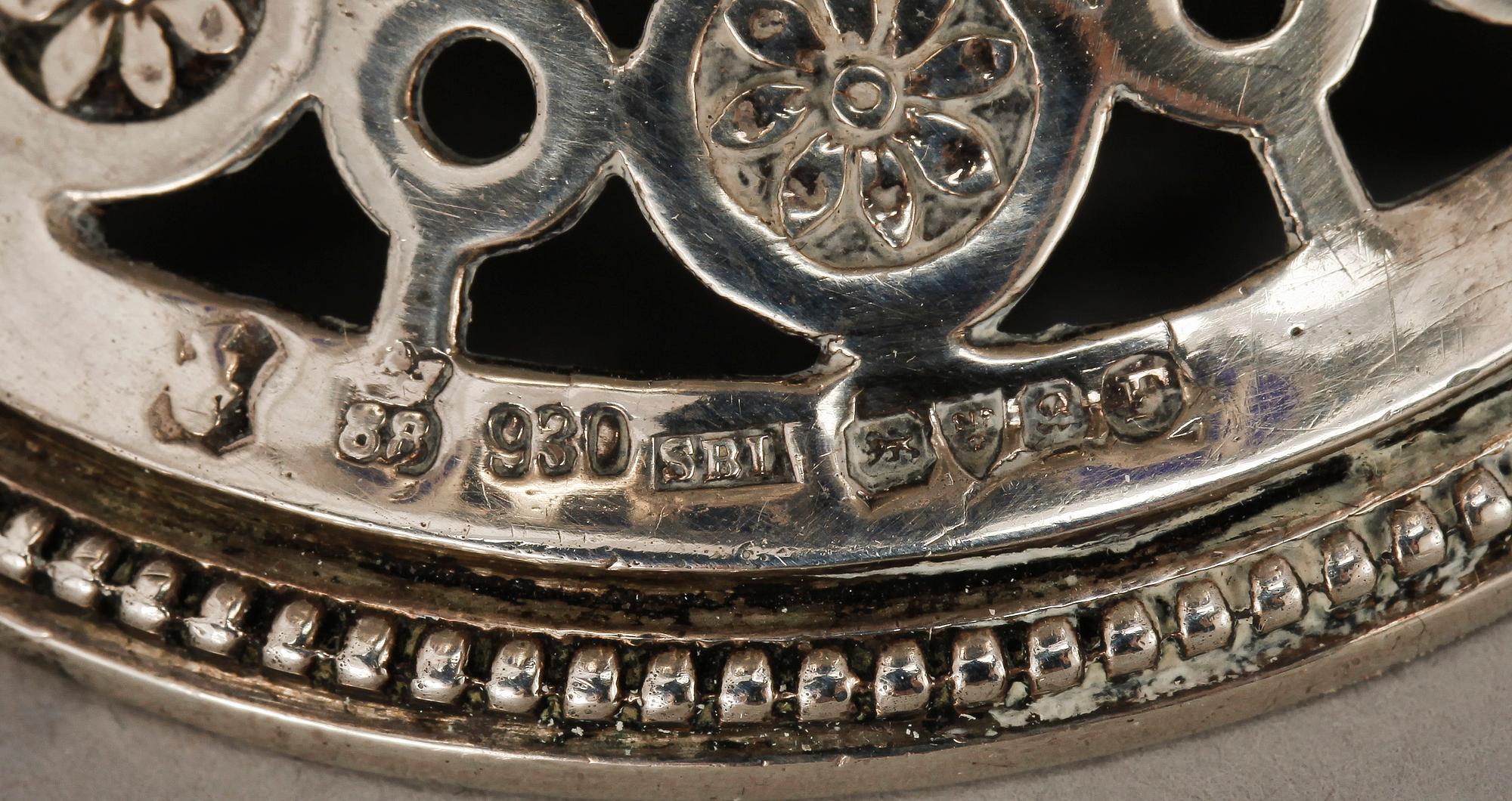 PARTI SILVER, 2+2+1, England, bla Chester, omkring sekelskiftet 1900. Totalvikt utan glas, ca 600 gram.
