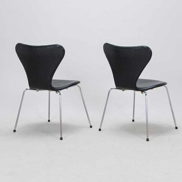 Arne Jacobsen, stolar, 5 st, "Sjuan" Fritz Hansen, Danmark 1900-talets slut.