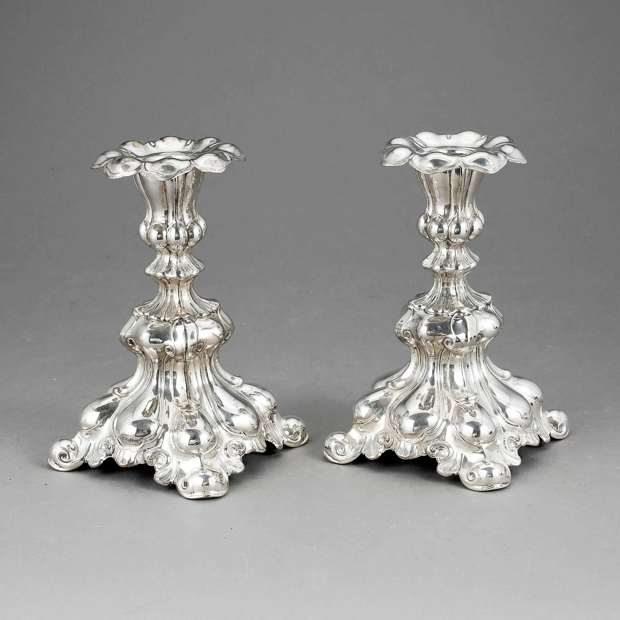 LJUSSTAKAR, ett par, silver, barockstil, CG Hallberg Stockholm, 1939. Vikt ca 514,5 gram.