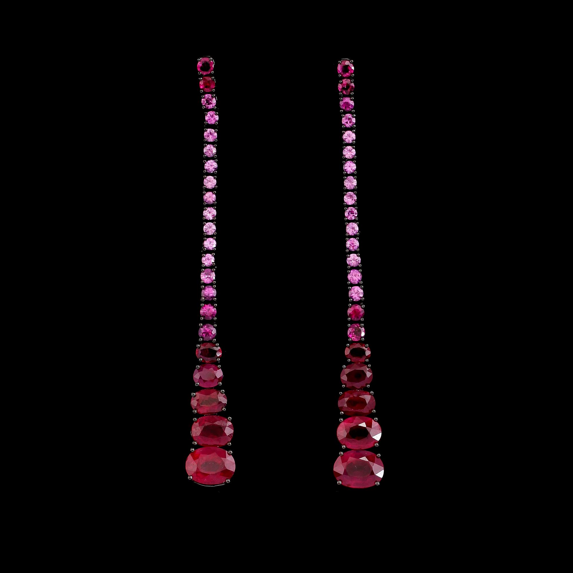 ÖRHÄNGEN, 1 par, 18K svärtat/rhodinerat guld, rosa safirer tot ca 1.25 ct, rubiner tot ca 9.80 ct.