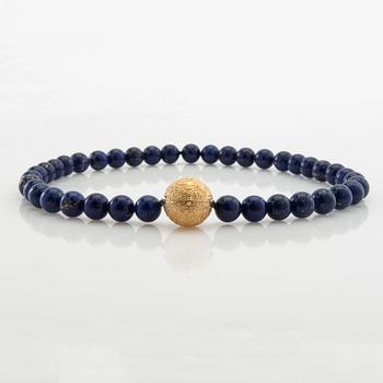 Ole Lynggaard, Necklace with "Rustic Clasp" of 18K gold and lapis lazuli, late 1980s.