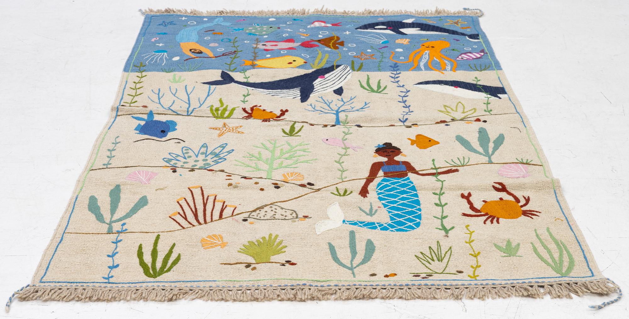 A hand-embroidered Kelim rug, 185 x 122 cm.