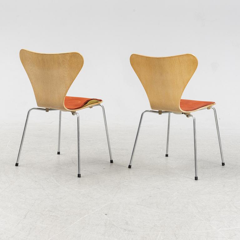 Arne Jacobsen, stolar, 8 st, "Sjuan", Fritz Hansen, Danmark, 1981.