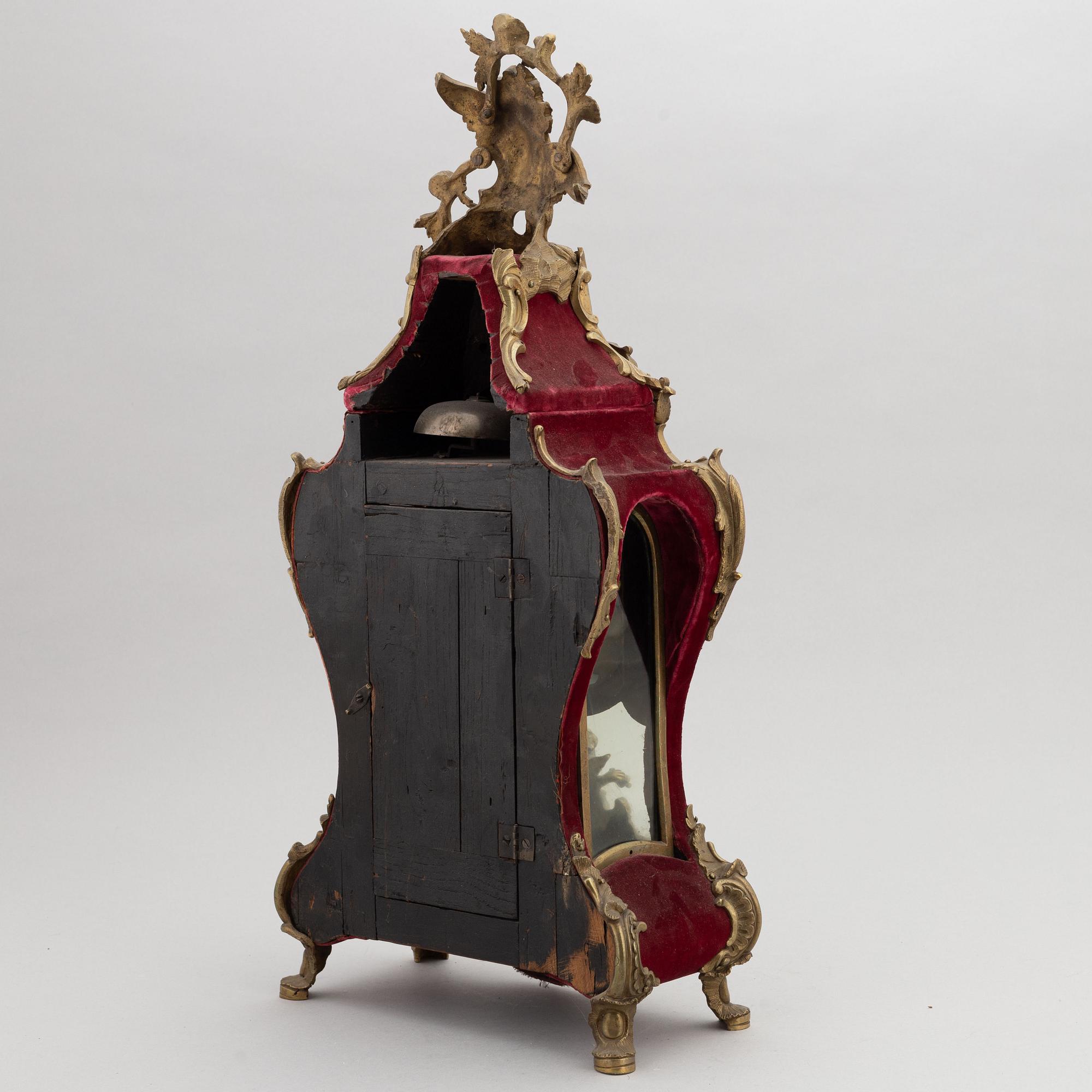 A Louis XV-style bracket clock, probably 19th century, dial and clockwork marked Charles Baltazar, Paris.