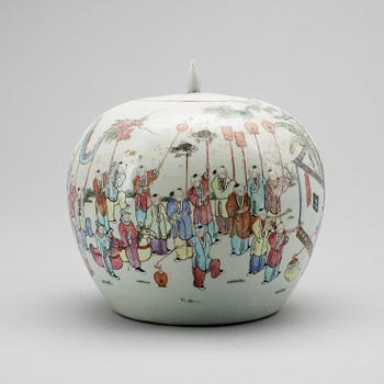 URNA MED LOCK, porslin, Kina, 1800-tal.
