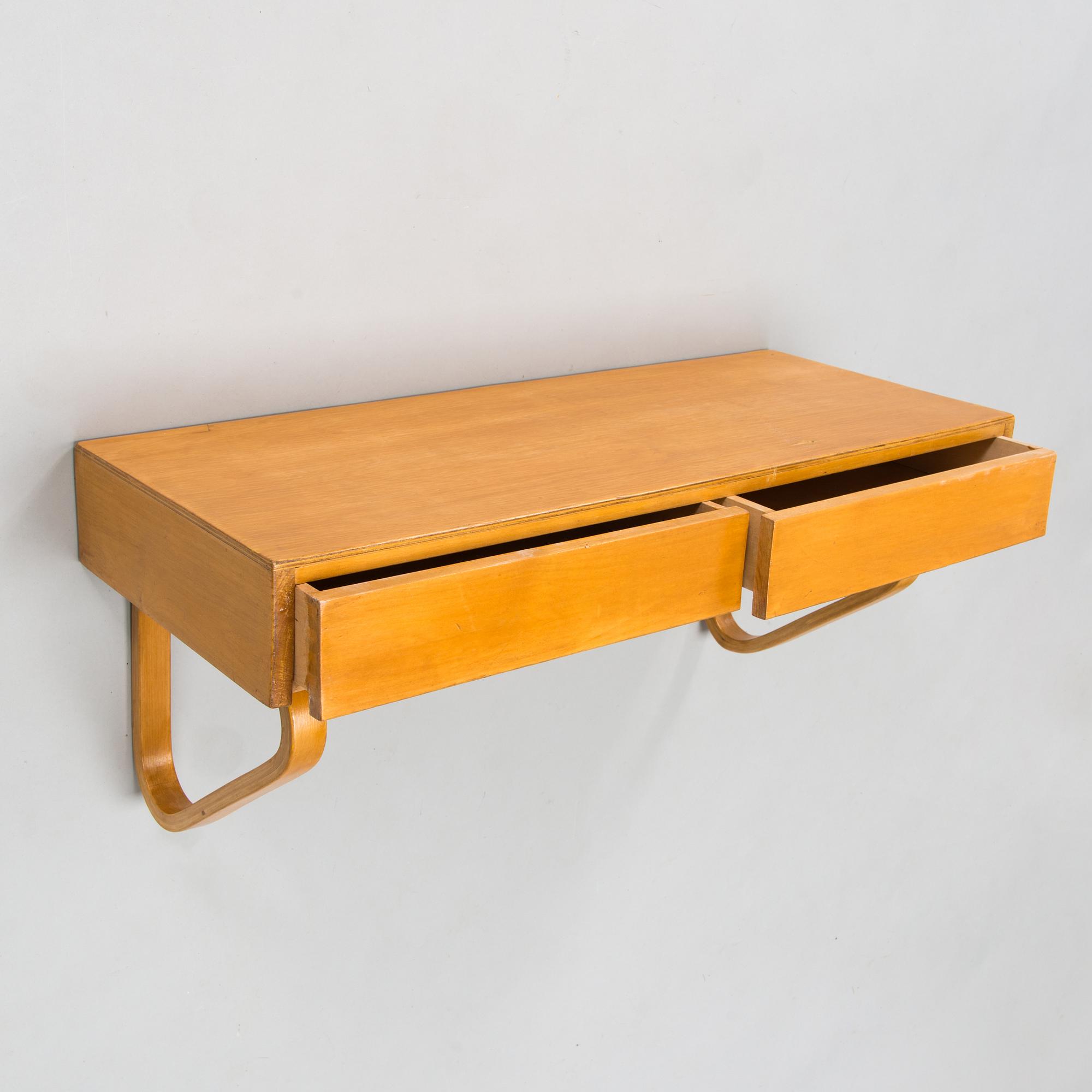 Alvar Aalto, konsol / hylla modell 114 för O.Y. Huonekalu- ja Rakennustyötehdas A.B. 1900-talets mitt.