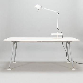 Jasper Morrison, a 21st century 'ATM System' working desk for Vitra.