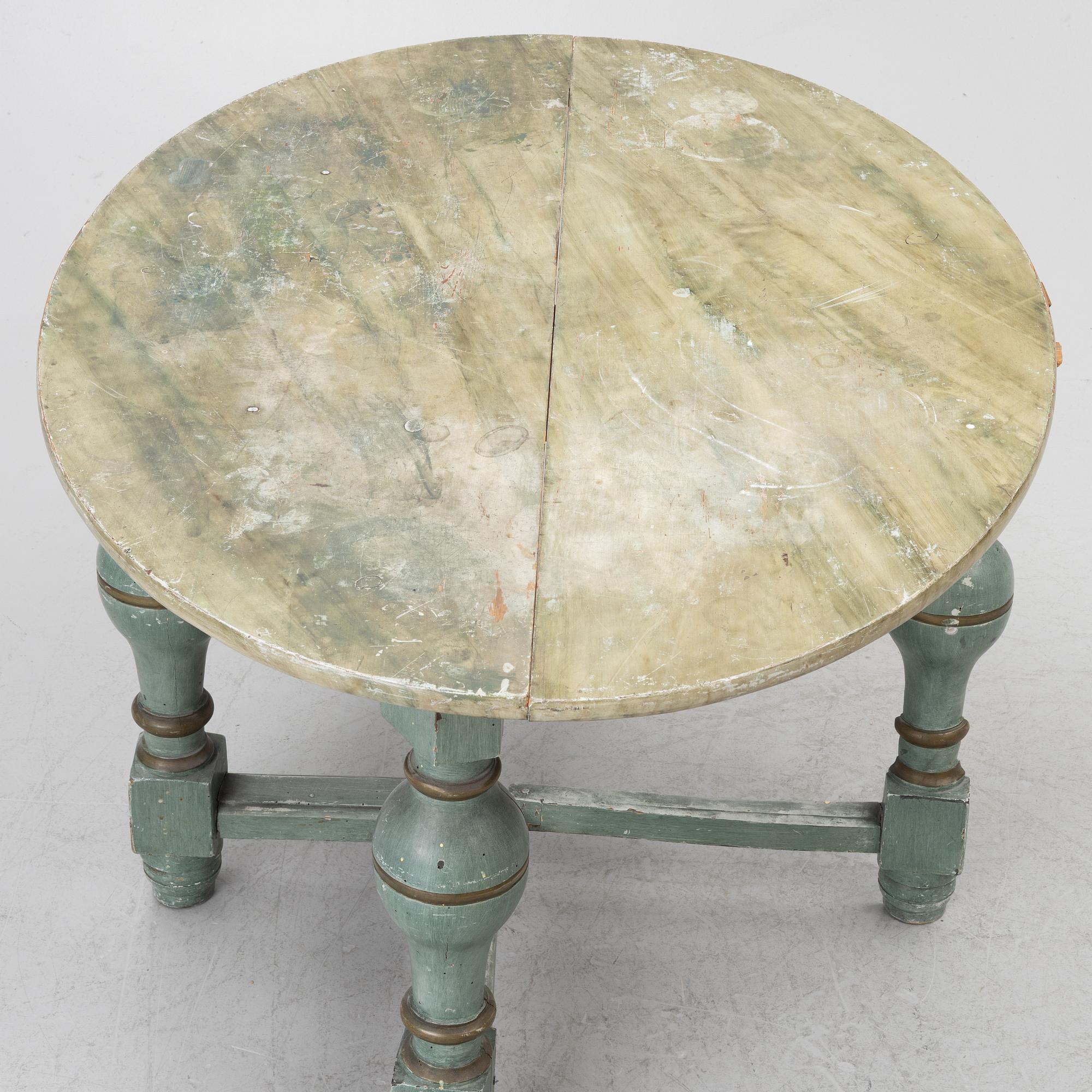 Drop-leaf table, 18th century.