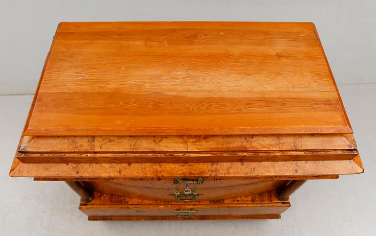 BYRÅ, senempire, 1800-talets mitt.