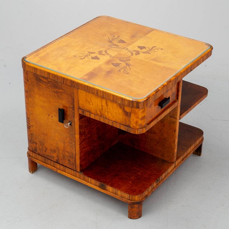 A 1930s table.