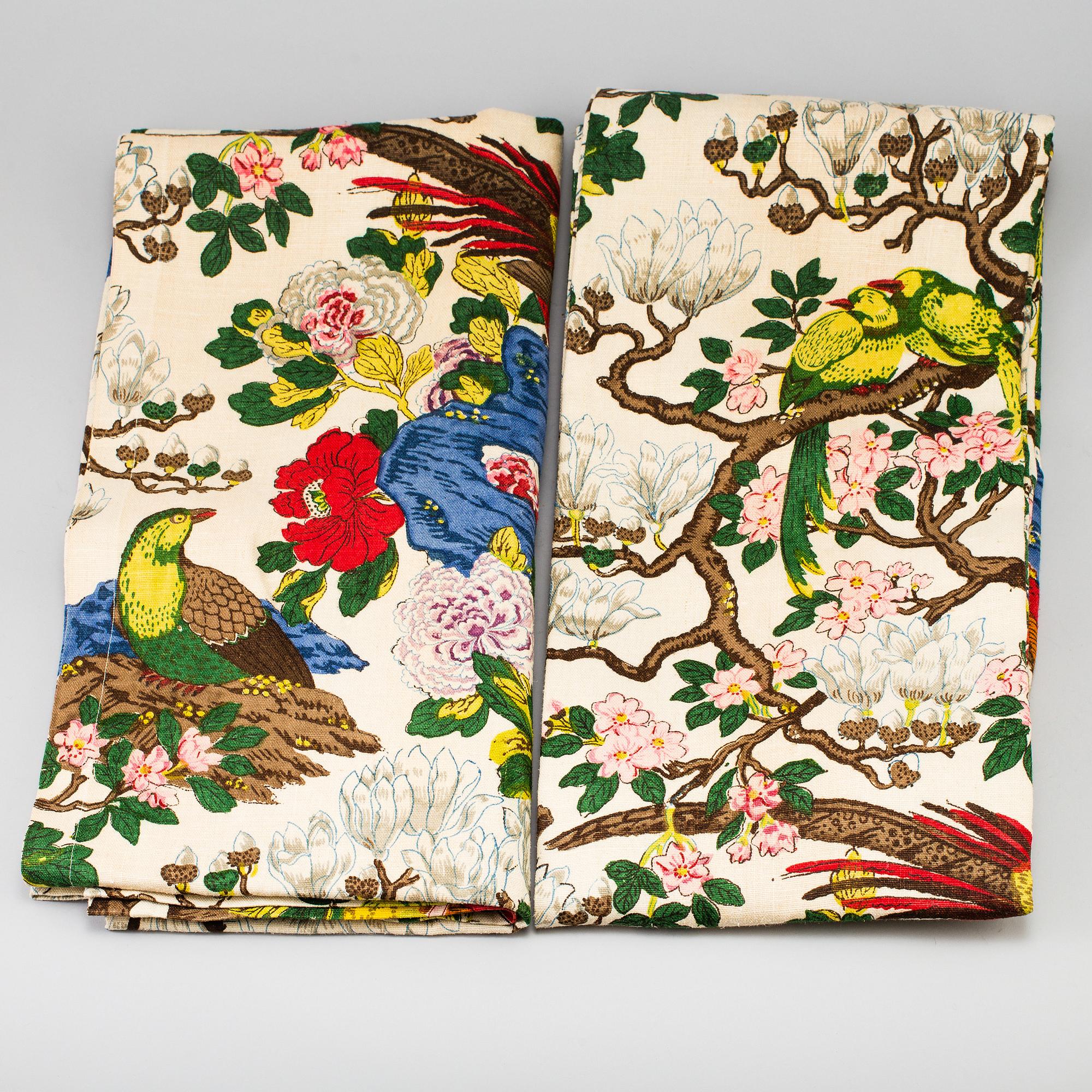 GARDINLÄNGDER, 2 st, "Magnolia", GP & J Baker, England.