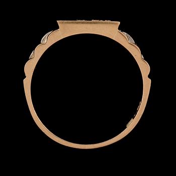 RING, 18k guld med 15 briljantslipade diamanter, ca 0.15 ct, Älvängens Guld & Silver, Göteborg, 1991. Vikt 13 g.
