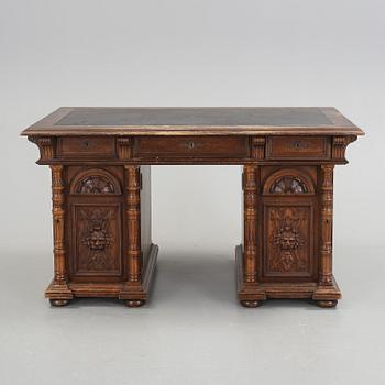 SKRIVBORD, nyrenässans, omrking 1900.