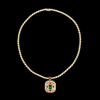 247. COLLIER, smaragd, rubiner och briljantslipade diamanter, tot. ca 1 ct.