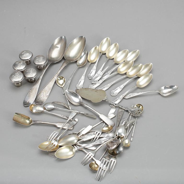 PARTI SILVER, 49 delar, bl.a Finland och Ryssland, 1700 - 1900-tal. Tot vikt 865 gram.