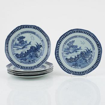 A set of six blue and white dinner plates, Qing dynasty, Qianlong (1736-95).