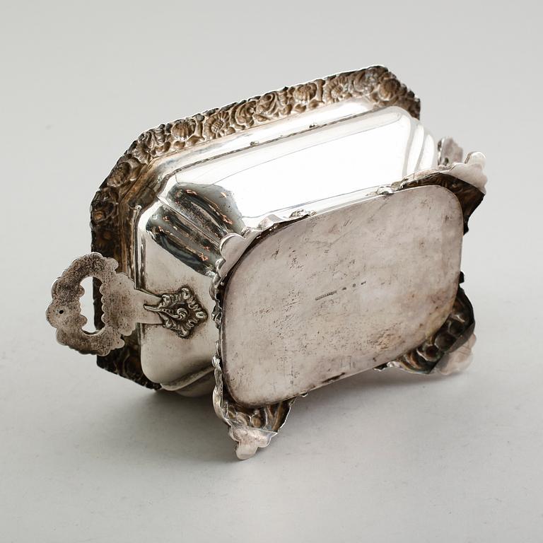 SOCKERSKRIN, silver, Gustaf Möllenborg, Stockholm 1844. Vikt ca 828 gram.
