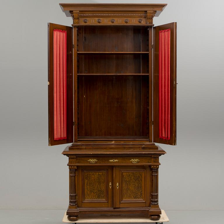 BOKSKÅP, nyrenässans. 1800-talets slut.