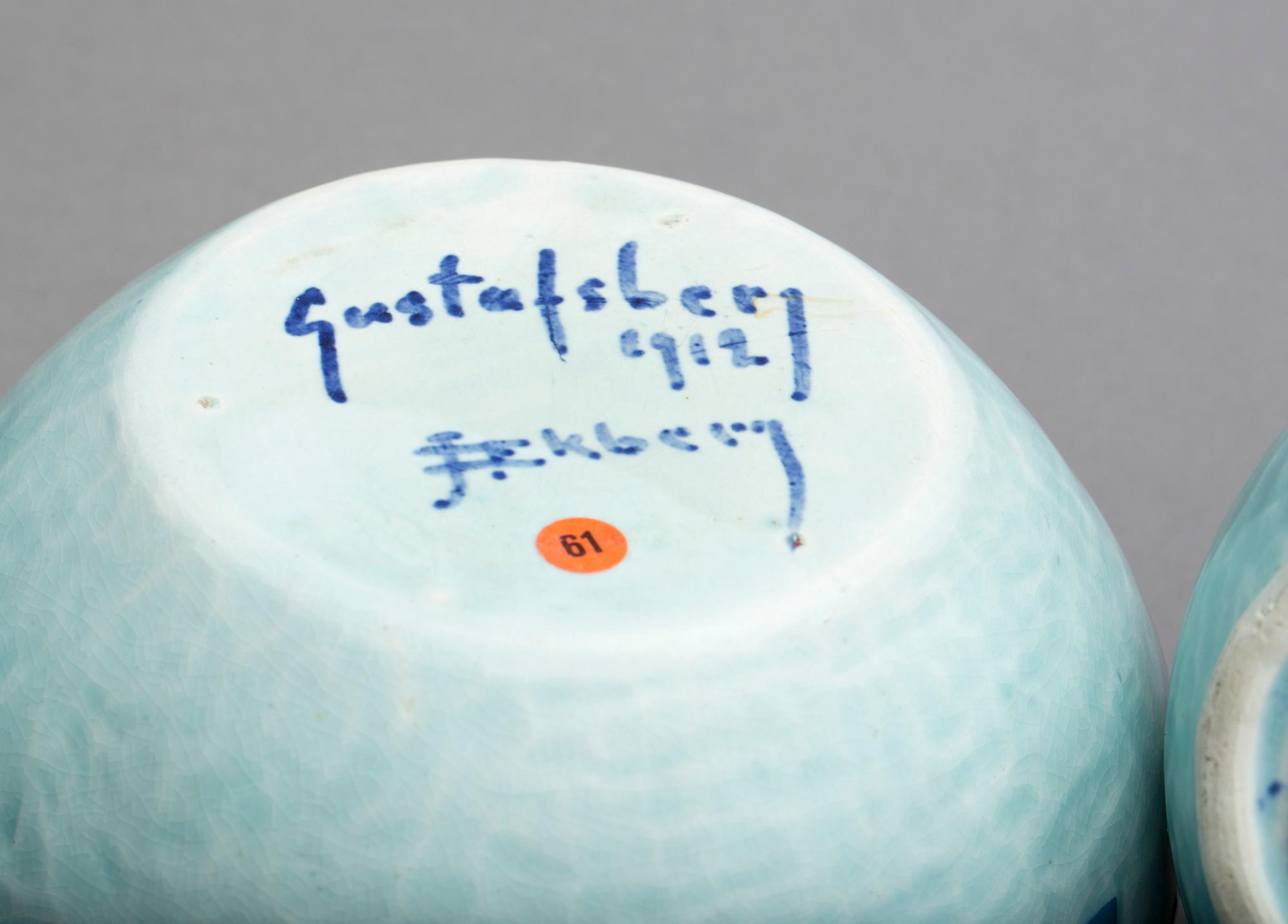 VASER OCH SKÅL, 2+1, flintgods "Sgrafitto", Josef Ekberg, Gustavsberg, signerad 1912, 1922 och 1925.