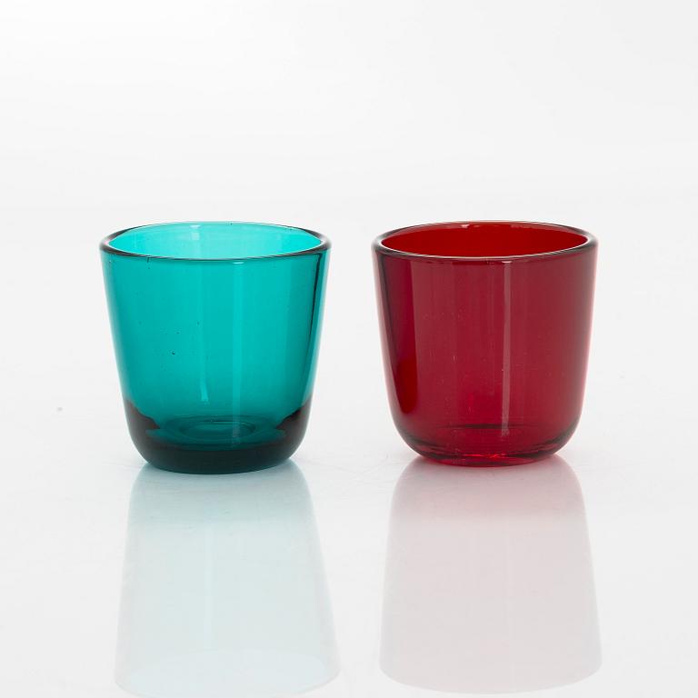 Kaj Franck, juomalasi 5023, 15 kpl sekä maljakko/karahvi 1541, Nuutajärvi. 1900-luvun puoliväli.