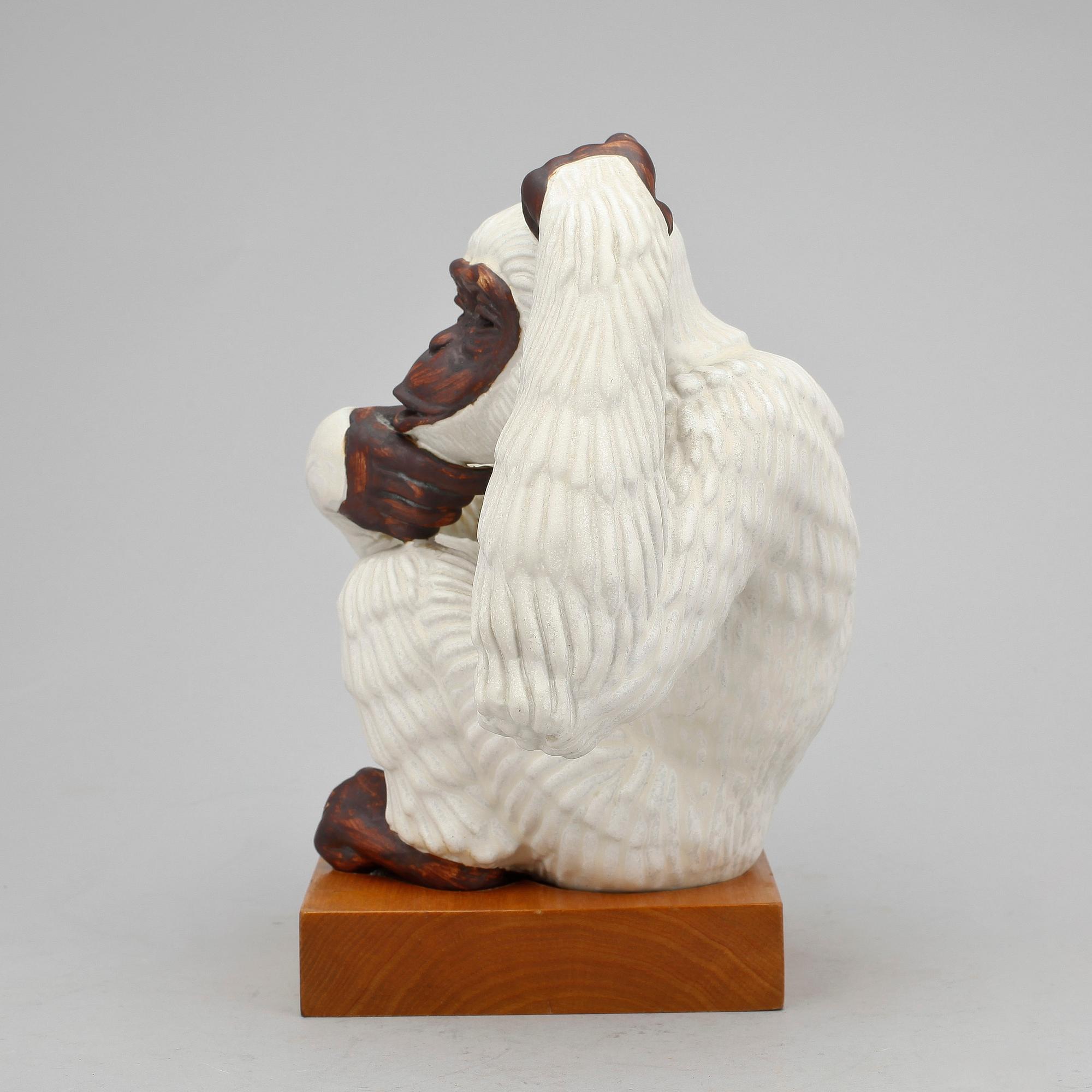 FIGURIN, stengods, Gunnar Nylund, signerad och numrerad 244/250.