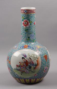 VAS, porslin, Kina, 1900-tal.