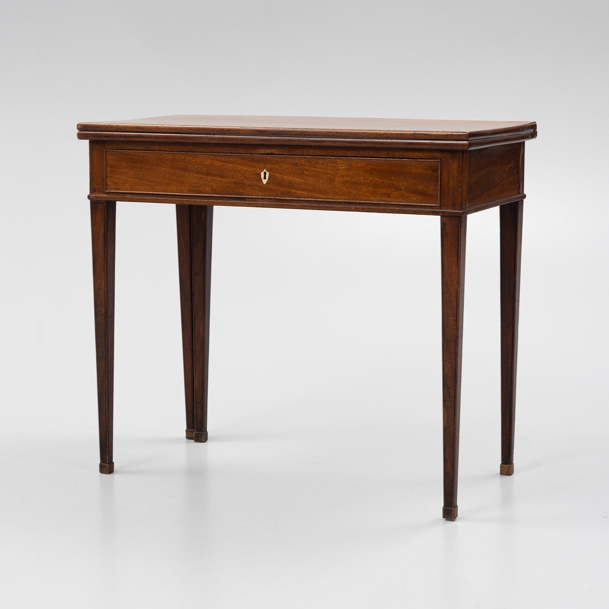 A lat Gustavian mahogany card table, early 19th Century. - Bukowskis