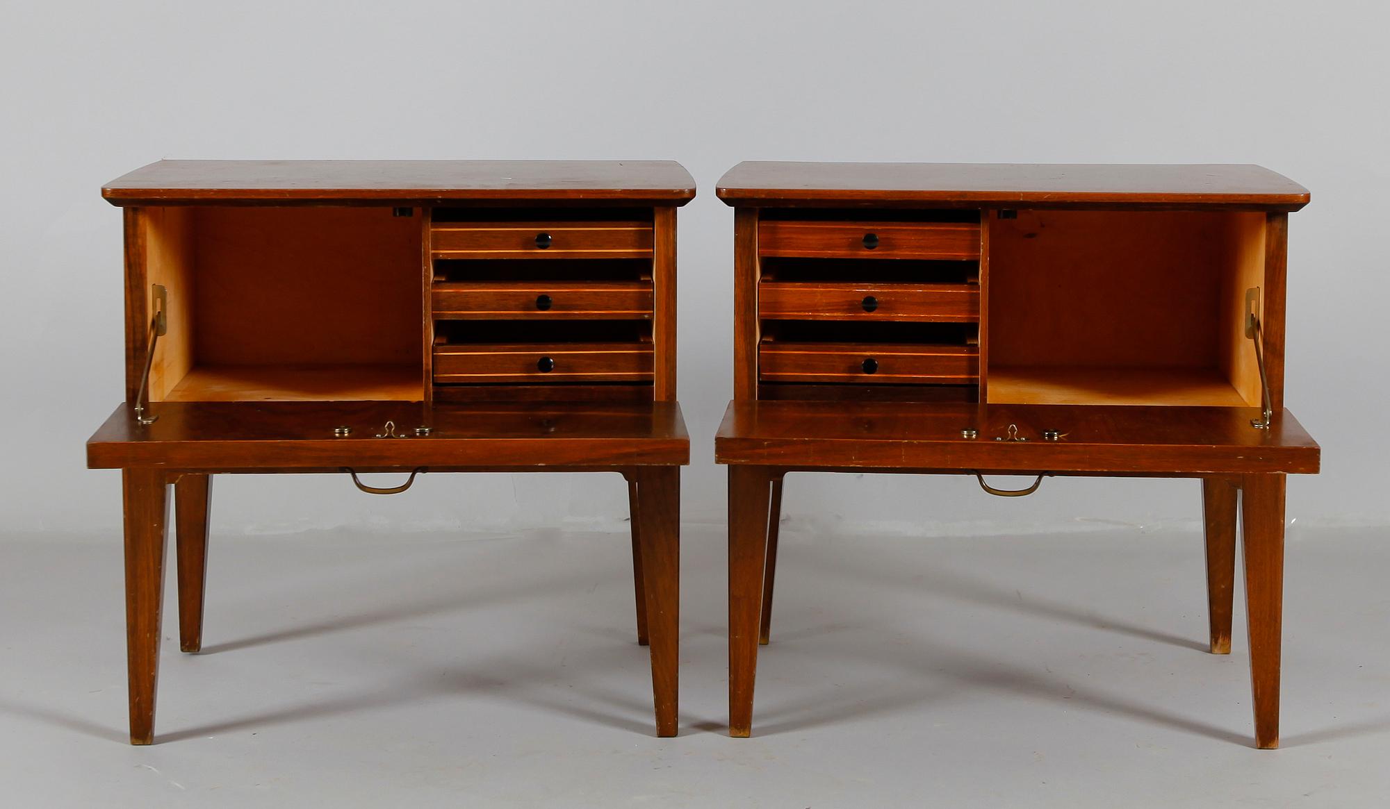 SÄNGBORD, 1 par, 1900-talets mitt.