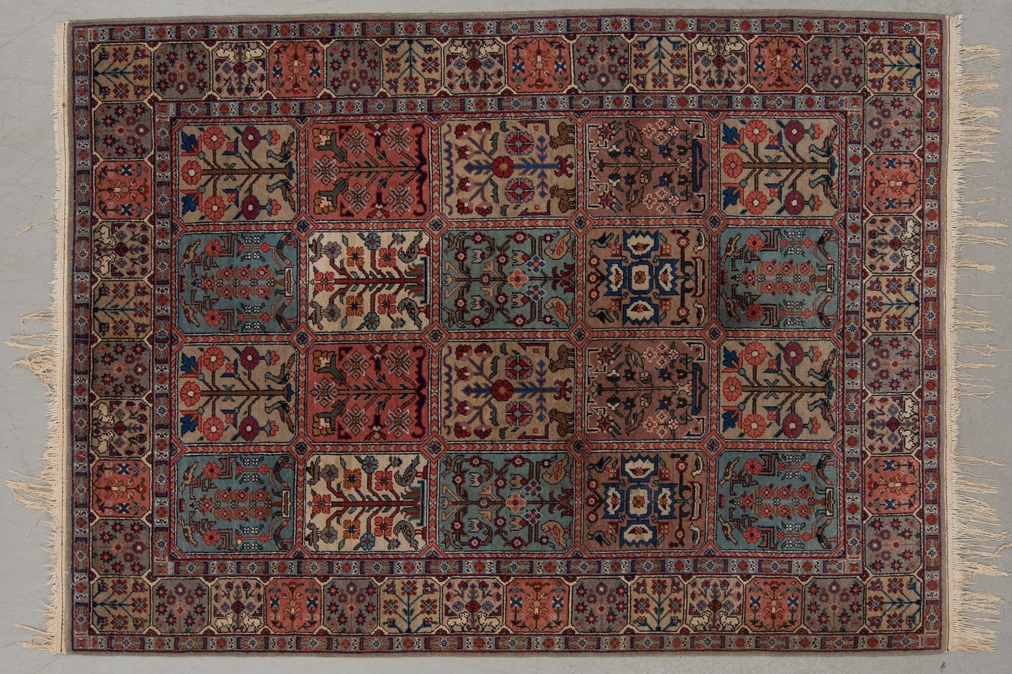 MATTA, old, Täbris. Ca 228 x 169 cm.