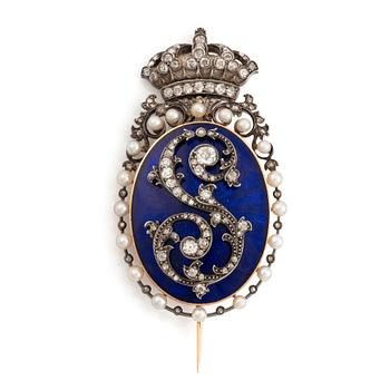 501. A Royal monogram/a brooch.