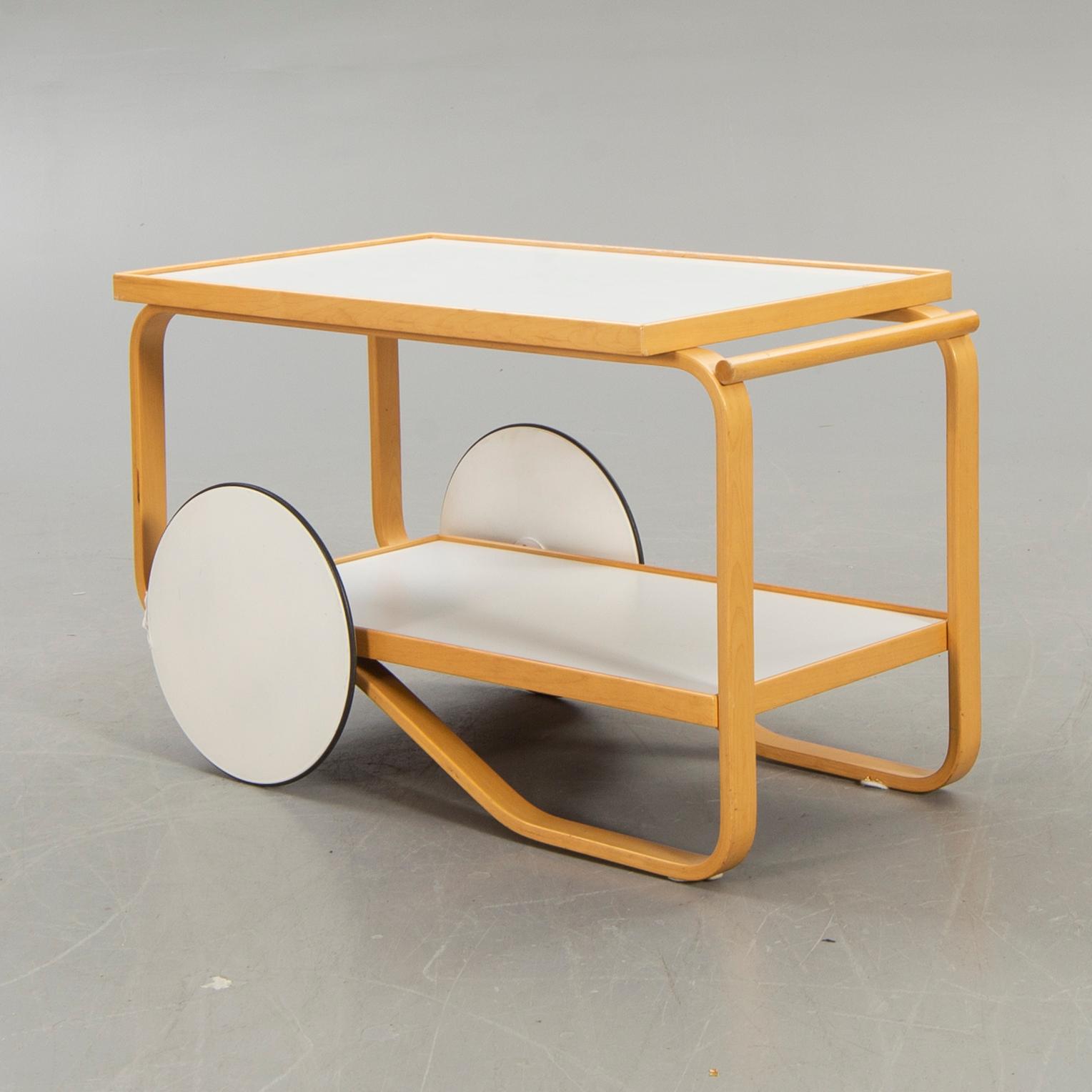 Alvar Aalto, serveringsvagn, modell 901, Artek, Finland, 1900-talets andra hälft.